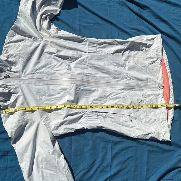Mountain Hardware outer shell rain jacket white with orange mesh inner lining SP - Picture 10 of 11